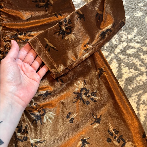 House of Harlow 1960 Velvet like Floral Dress in Goldish Brown - Picture 5 of 10